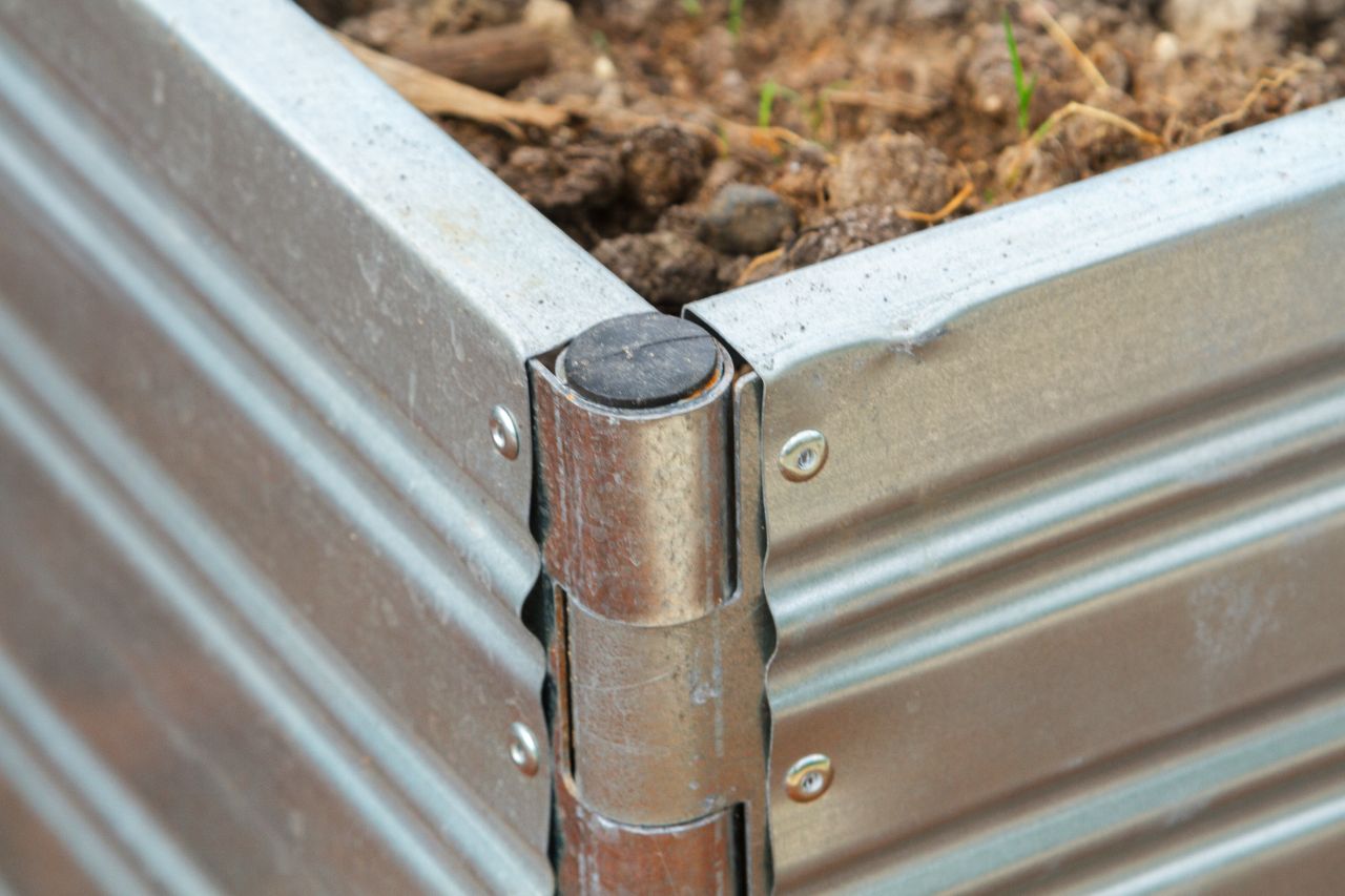 Metal Planta garden bed corner with a hinge and screws