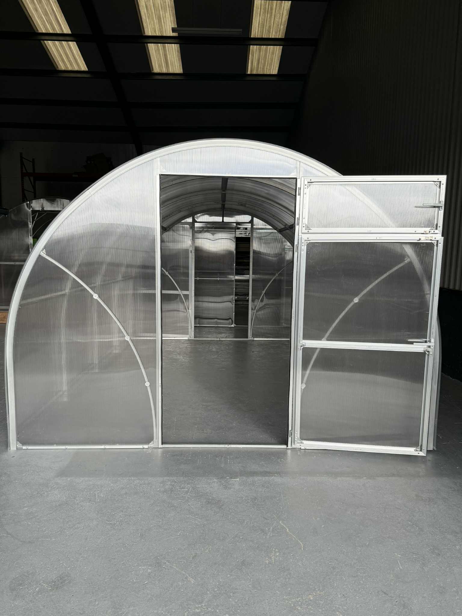 Greenhouses up to 32 ft